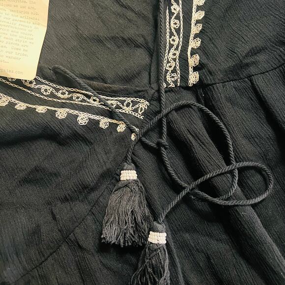 Band Of Gypsies Black Embroidered Boho Tassel Dress Size Large NWT - Picture 8 of 9
